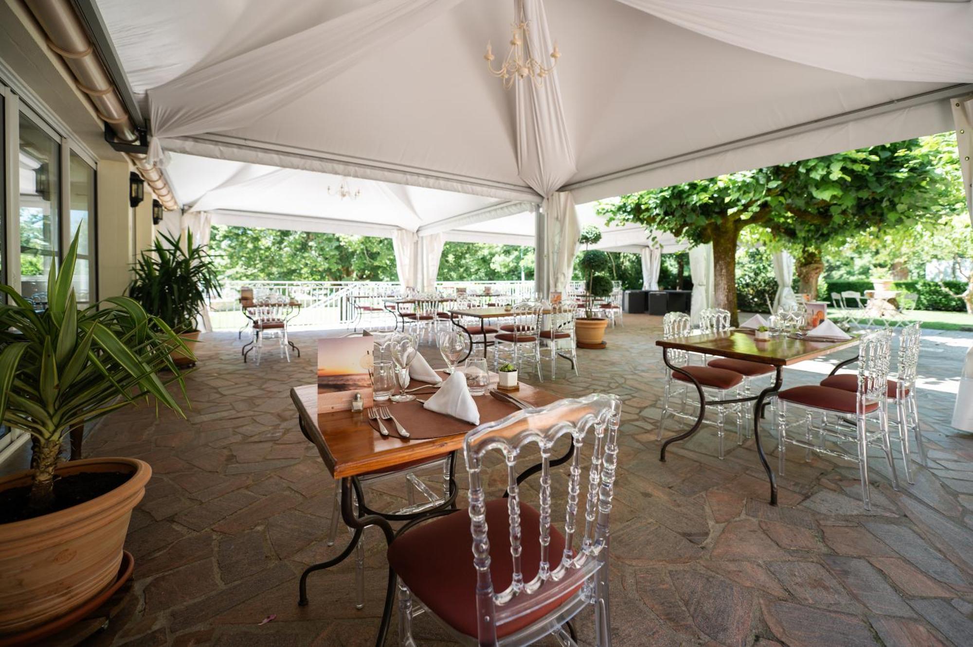 Hotel Logis - Restaurant Domaine Les Falaises 3*