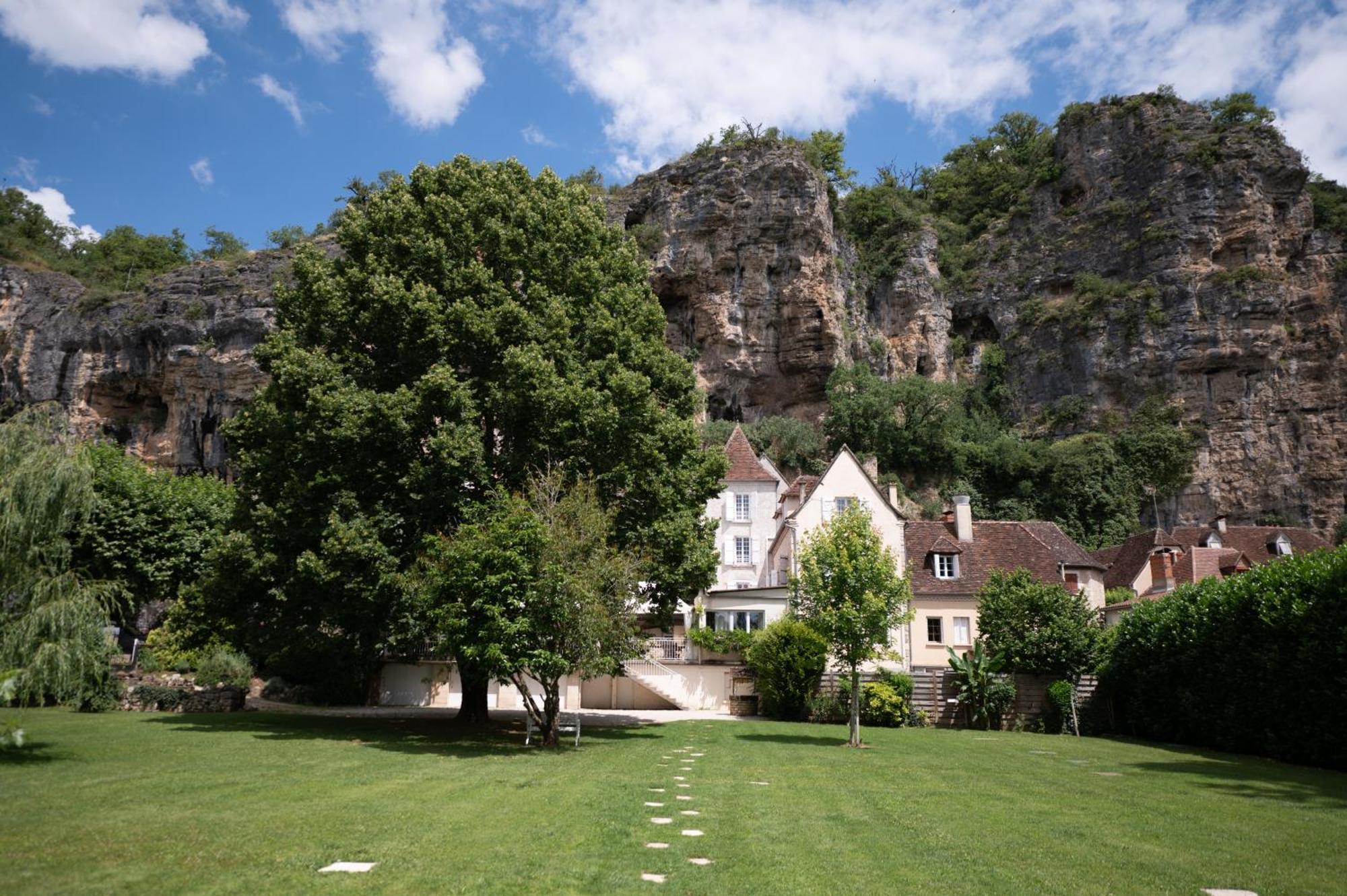 Logis - Restaurant Domaine Les Falaises 3*
