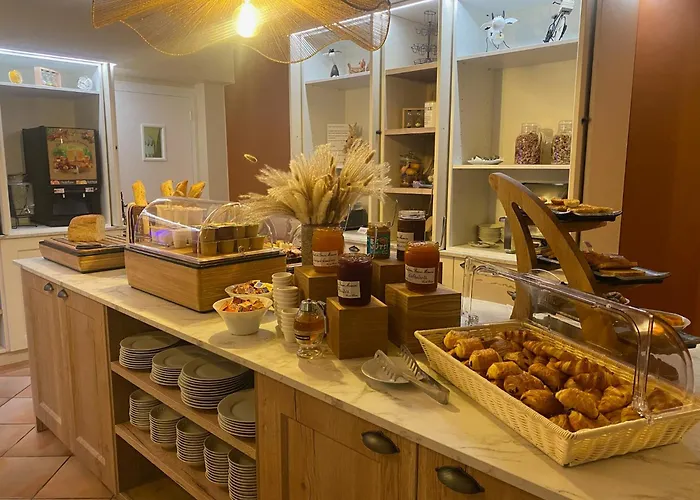 Logis Hotels - Hotel Restaurant Domaine Les Falaises