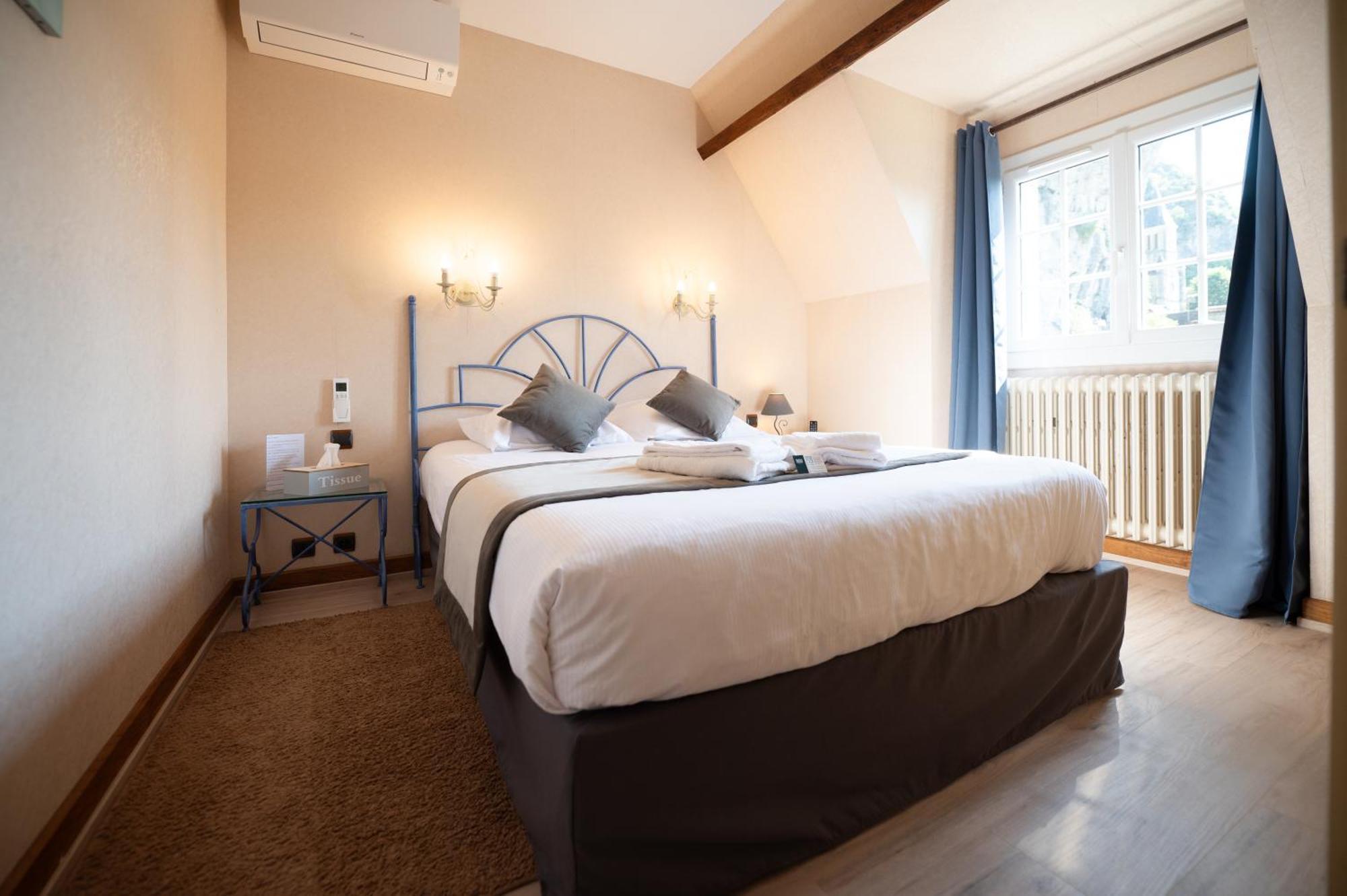 Logis - Restaurant Domaine Les Falaises 3*