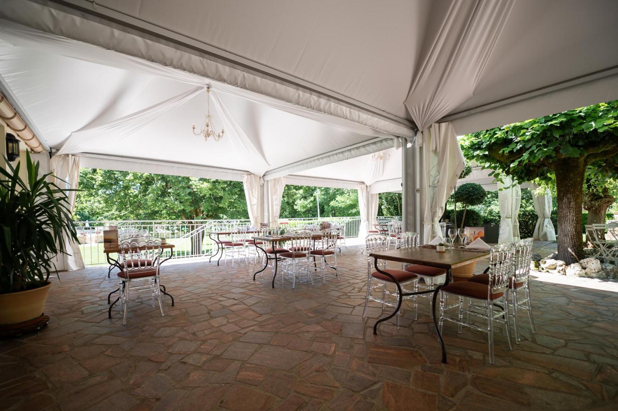 Logis - Restaurant Domaine Les Falaises 3*