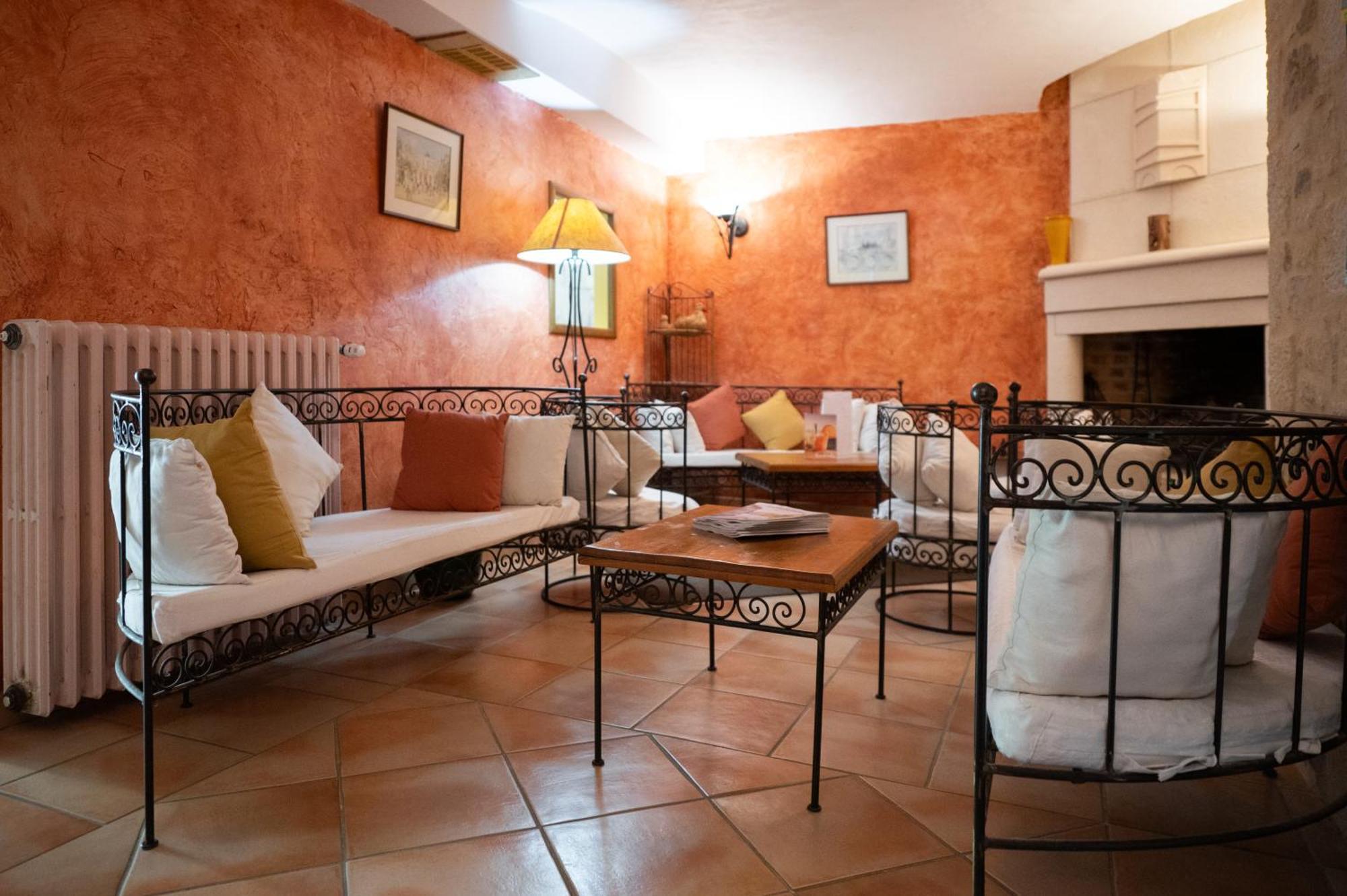 Logis - Restaurant Domaine Les Falaises Hotel 3*