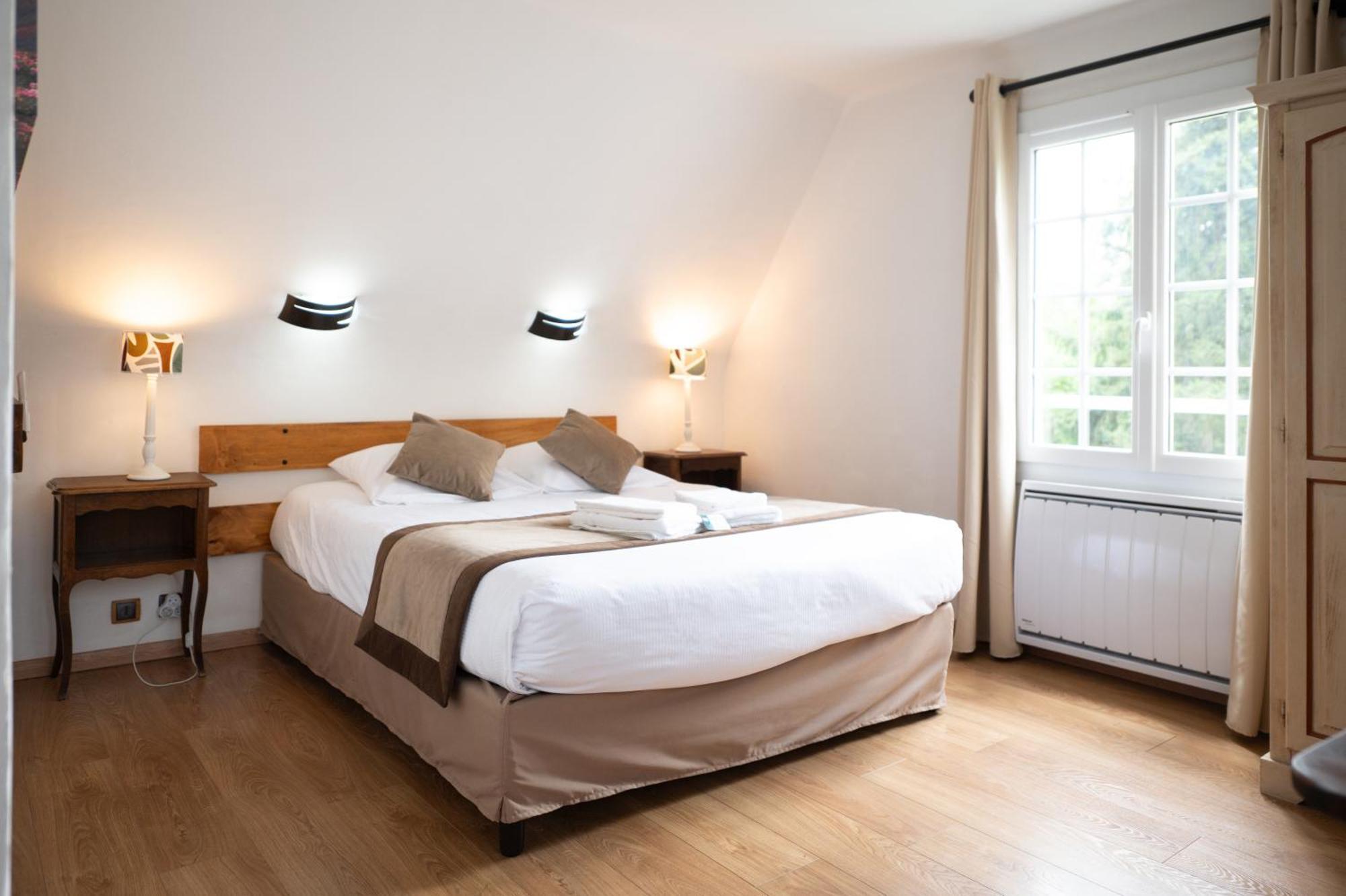 Logis - Restaurant Domaine Les Falaises 3*